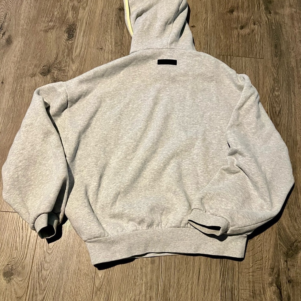 Fear of God Essentials Men’s front and back logo patch grey hoodie XS Gray Rare - Picture 2 of 7